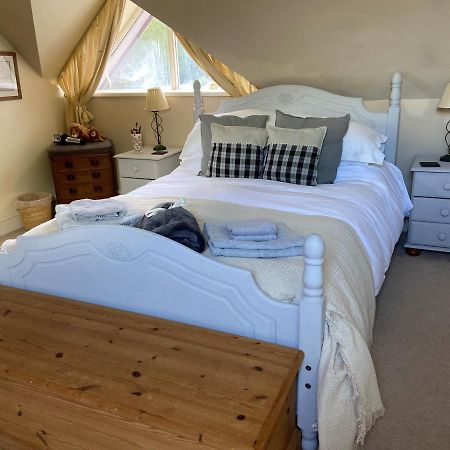 5 Charlton Mill Way B&B Чичестър Екстериор снимка