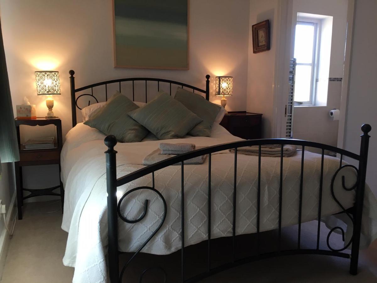 5 Charlton Mill Way B&B Чичестър Екстериор снимка