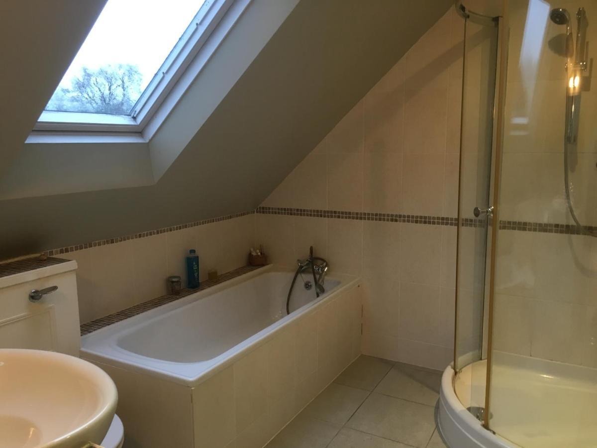 5 Charlton Mill Way B&B Чичестър Екстериор снимка