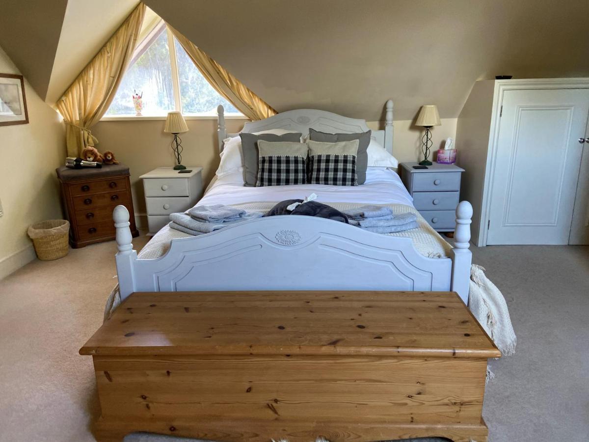 5 Charlton Mill Way B&B Чичестър Екстериор снимка